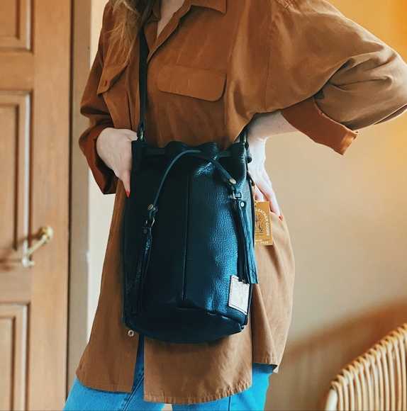 Bird Trouble Lili Bucket Bag Black Bison Leather - Picture 2 of 7